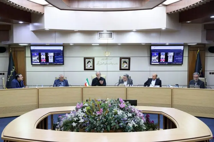 پزشکان از قالب‌های محدود خارج و نجات‌بخش محله، جامعه و منطقه خود باشند