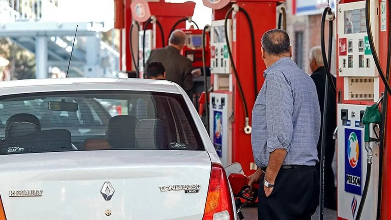 هر یک لیتر بنزین در ایران، نیم دلار به جیب قاچاقچیان اضافه می کند