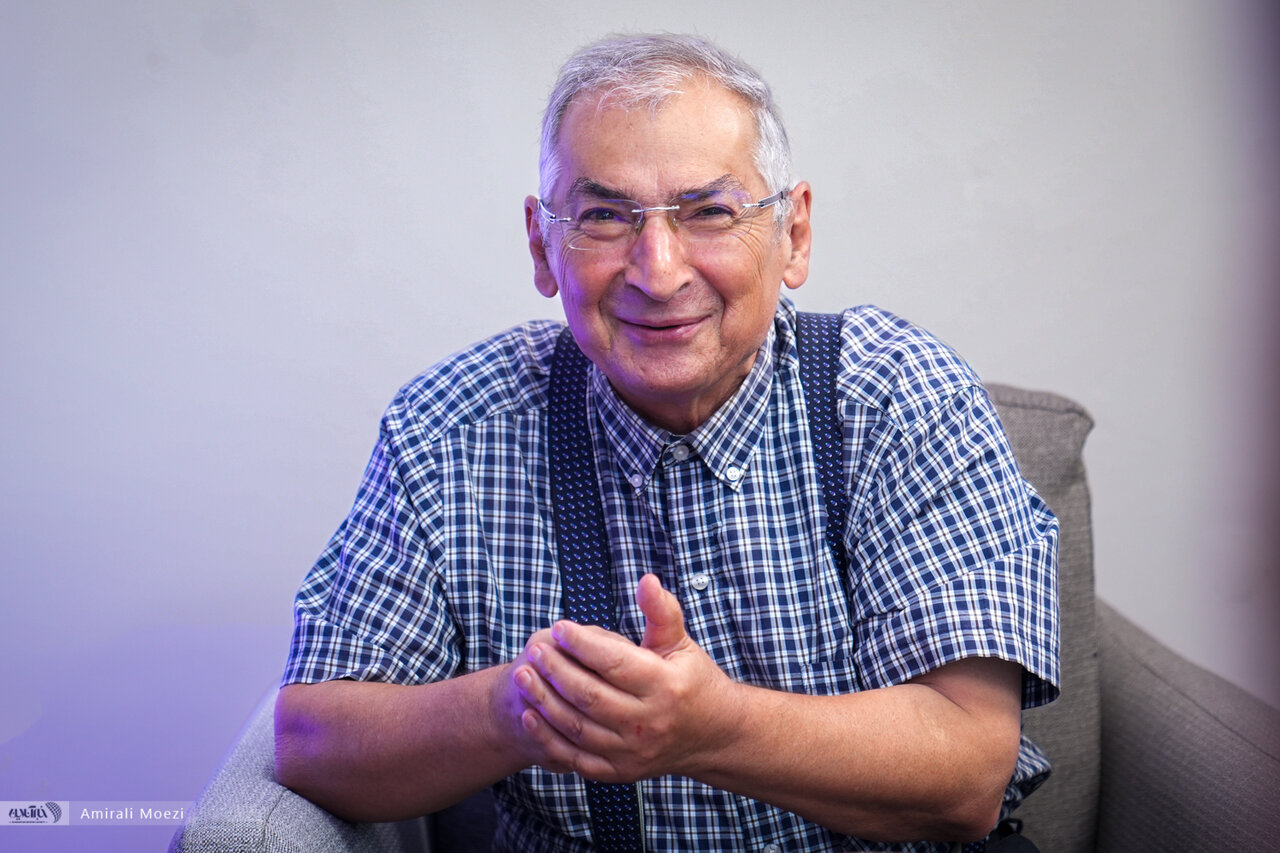 زیباکلام: طبقه متوسط همچنان پشت جریان میانه‌رو است؛ هنوز دود از کنده طبقه متوسط بلند می‌شود/ تحولات اجتماعی در ایران با طبقه تحصیل‌کرده آغاز می‌شود – ساناپرس