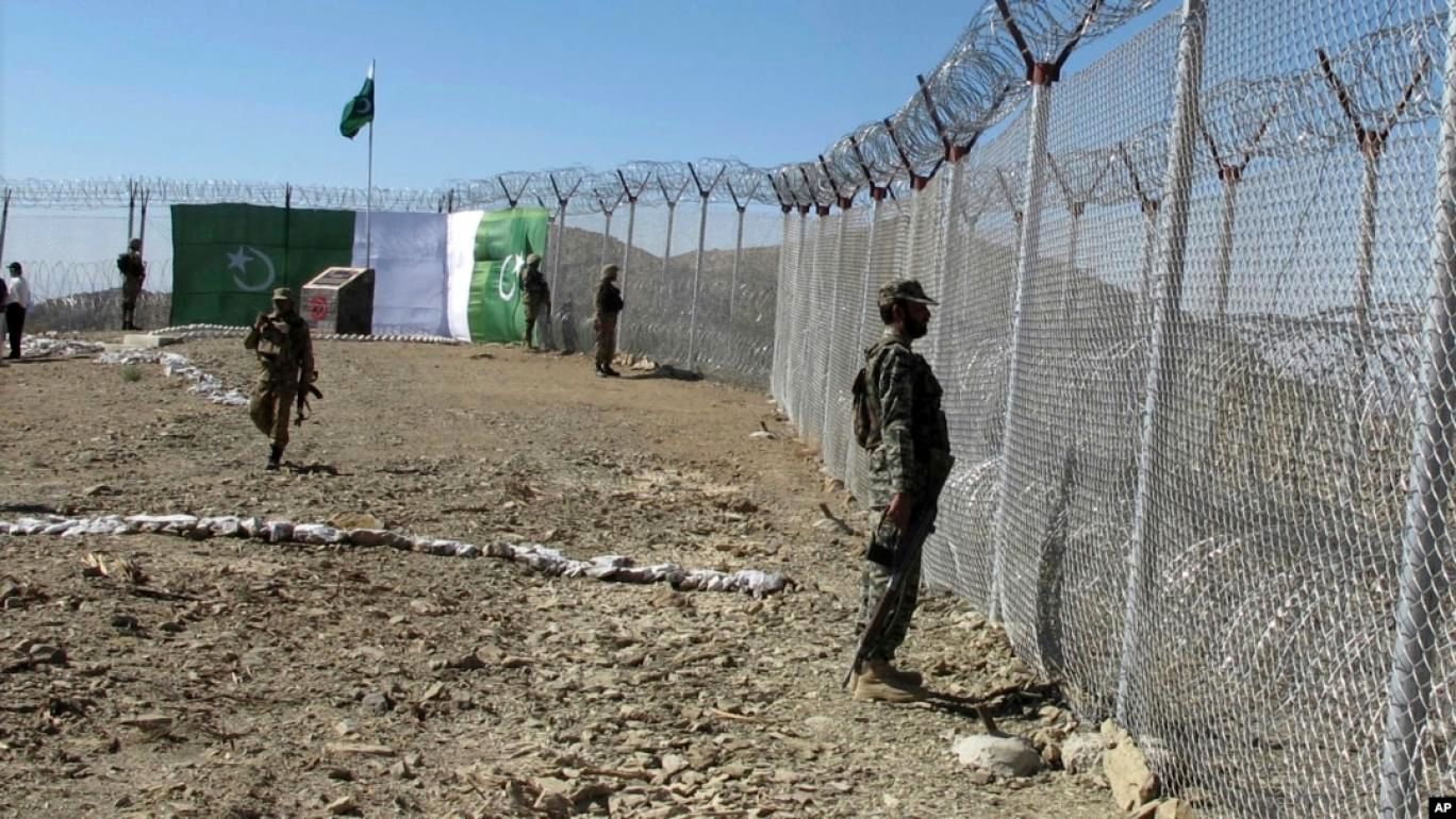 تیراندازی و حملات هوایی بیخ گوش ایران | پشت پرده نگرانی ایران از تحولات در افغانستان | تغییر دیپلماسی پاکستان در مقابل طالبان |