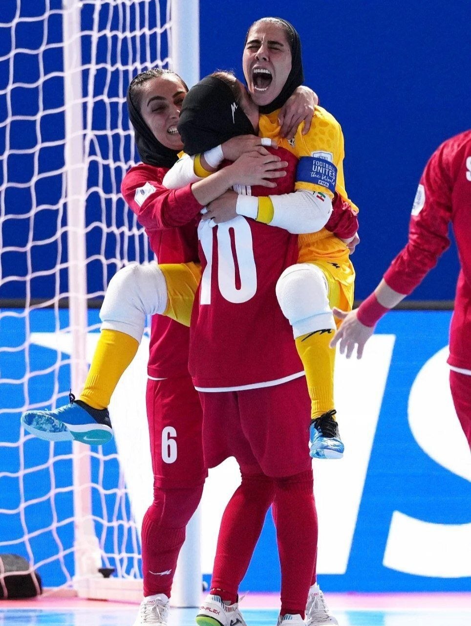 لحظه انفجاری شادی بانوان فوتسال ایران در جام جهانی