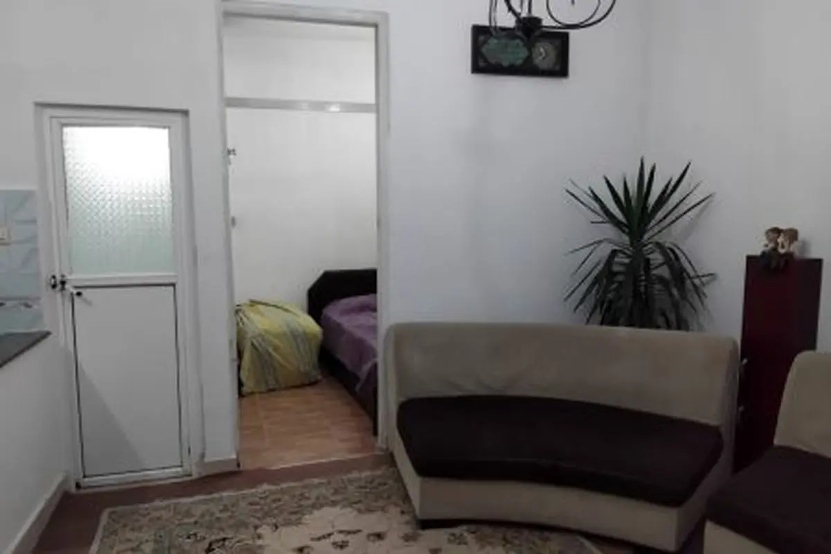 تصویر پرحاشیه از اجاره یک اتاق 8 متری در پشت‌بام