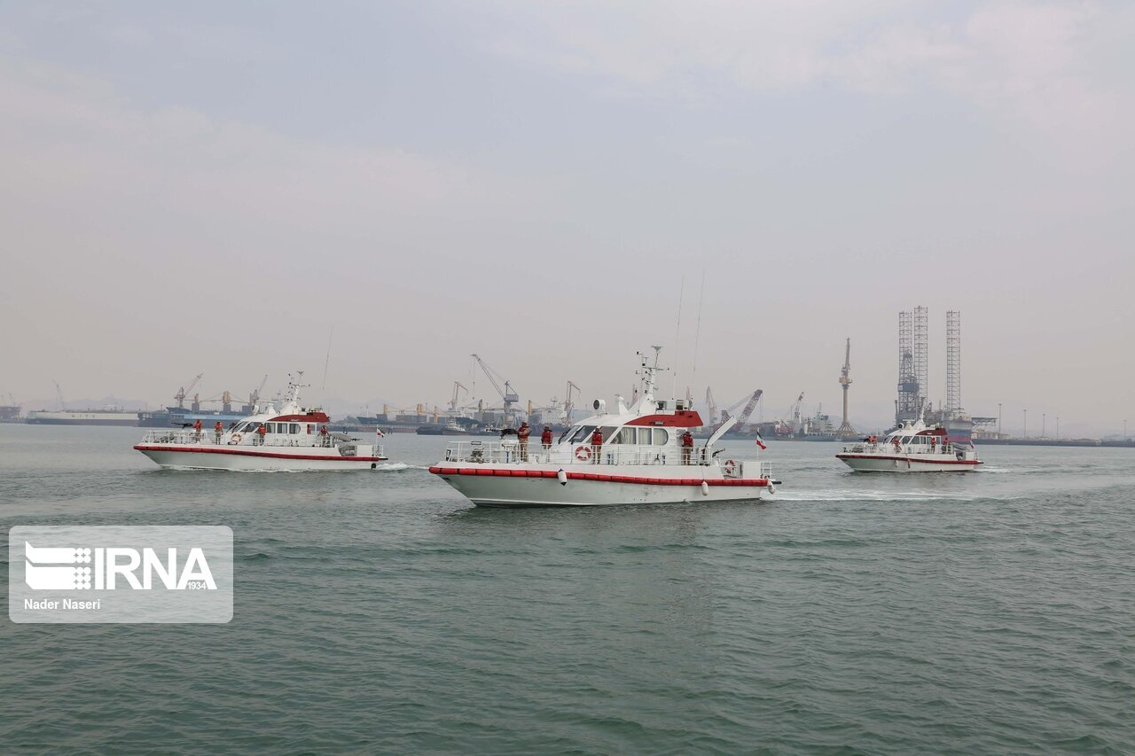 سرنوشت عجیب دو زن و چهار مرد در آب‌های قشم؛ ساعت‌ها سرگردانی وسط خلیج فارس