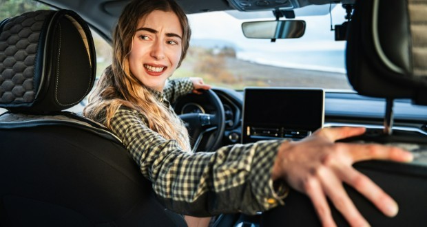 حداکثر سرعت خودروها در دنده عقب چقدر است؟