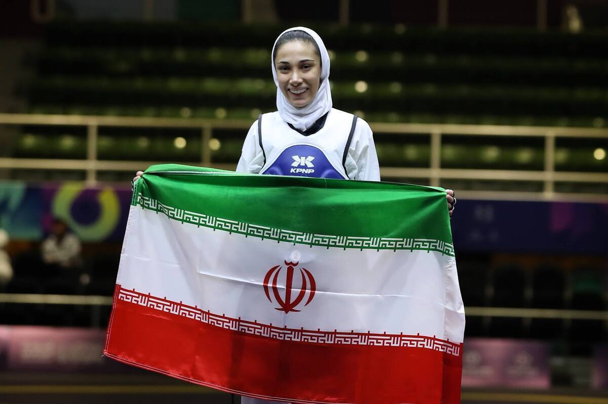 ساینا کریمی : خوشحالم توانستم دل مردم کشورم را شاد کنم + فیلم