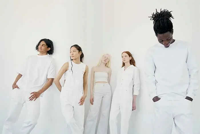 پوشیدن لباس سفید چه معنایی دارد؟