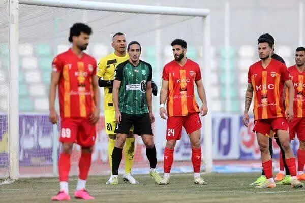 اعتراض شمس‌آذر به دو صحنه مشکوک پنالتی مقابل فولاد