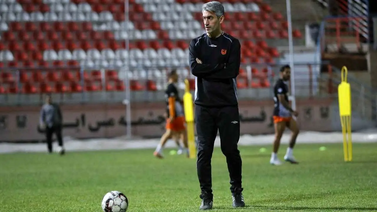 دوئل جباری و استقلال در بحرانی‌ترین وضعیت؛ زمانی برای اثبات