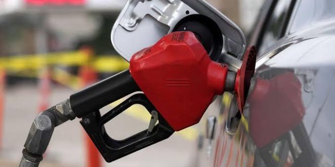 ارز دولت برای واردات بنزین تمام شده است/ احتمالا نرخ کارت آزاد جایگاه‌های سوخت تغییر کند - سایت خبری تحلیلی کسب و کار