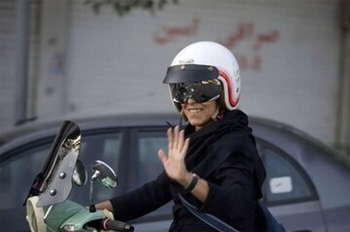 روزنامه نزدیک به قالیباف، مخالفتش با موتورسواری زنان را پس گرفت