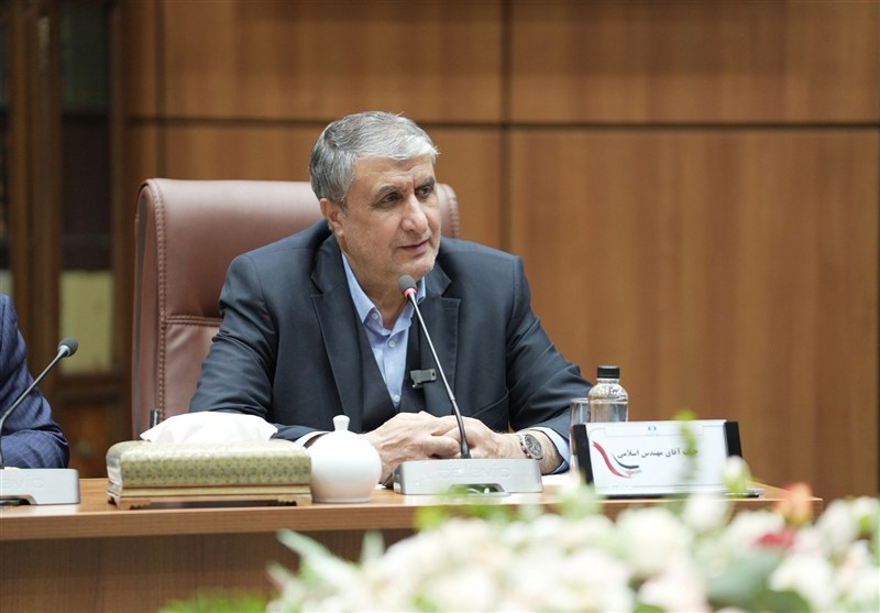 اسلامی: حرکت صنعت هسته‌ای بر روی ریل پیشرفت قرار دارد - تسنیم