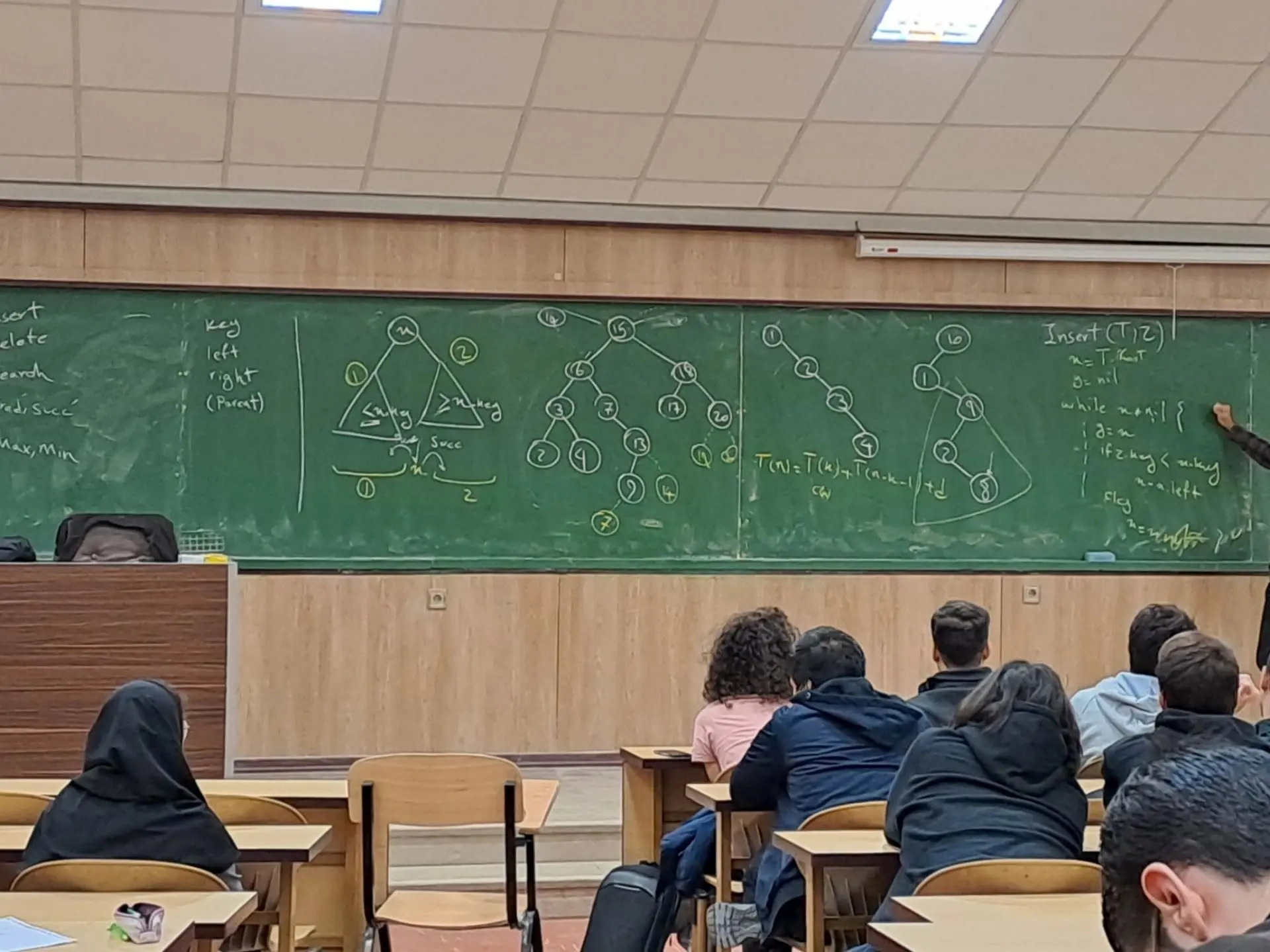 دانشگاه شریف حضوری می‌ماند؟