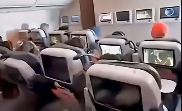 تبعیض سر به آسمان گذاشت؛ روایت فاصله طبقاتی در هواپیما + فیلم