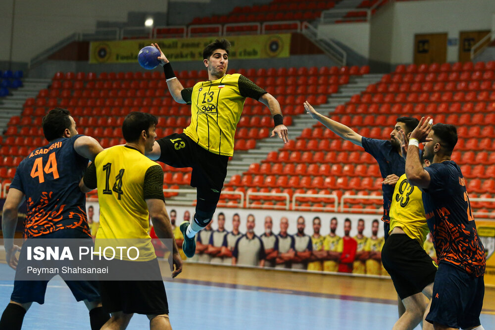 مس صدرنشین لیگ برتر هندبال مردان/ صعود استقلال به رده دوم در روز لغزش سایپا